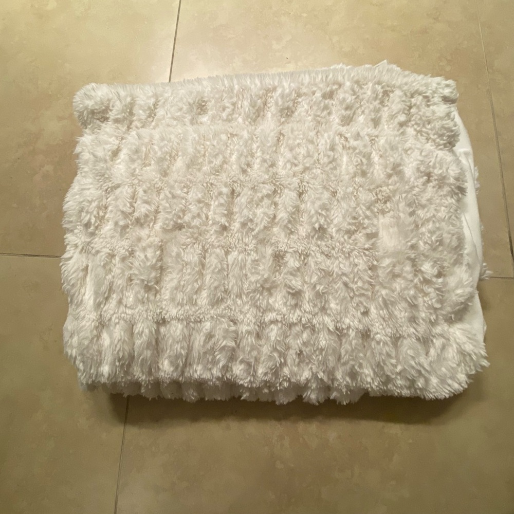 Target Threshold 50"x60" Ruched Faux Rabbit Fur White/Cream Throw Blanket